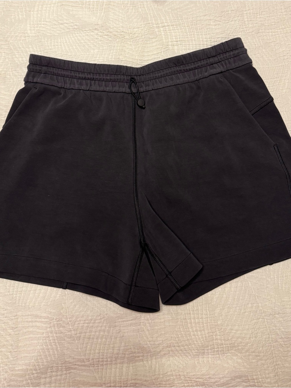 Lululemon Softstreme High Rise Short 4” Size 10 Black